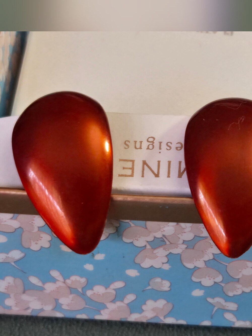 Vintage Japan MCM Red Burnt Orange Pearlescent Teardrop Screw Back Earrings